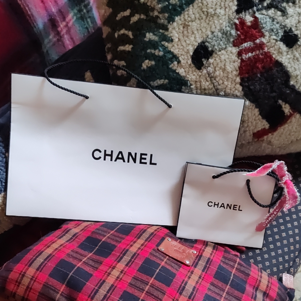 Chanel White and Black Women's Bag